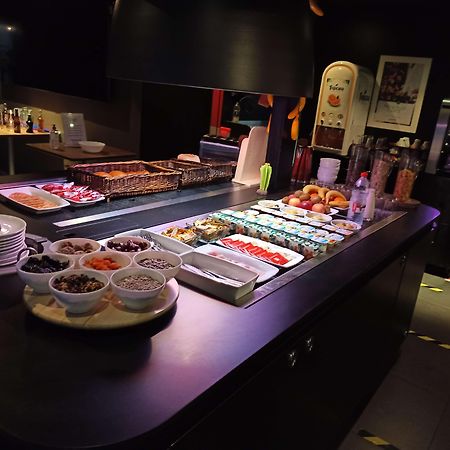 Campanile Bayeux Hotel Екстериор снимка