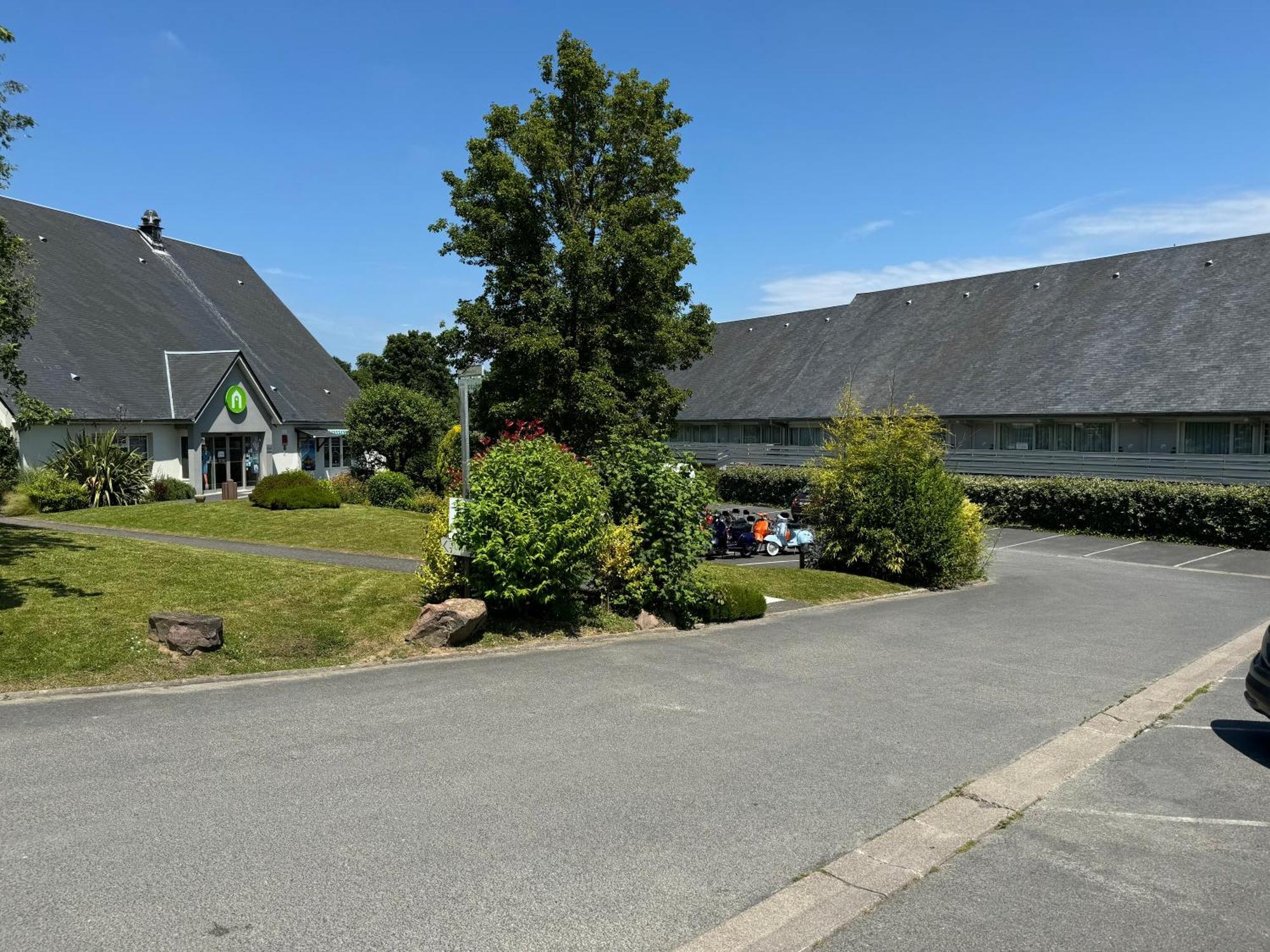 Campanile Bayeux Hotel Екстериор снимка